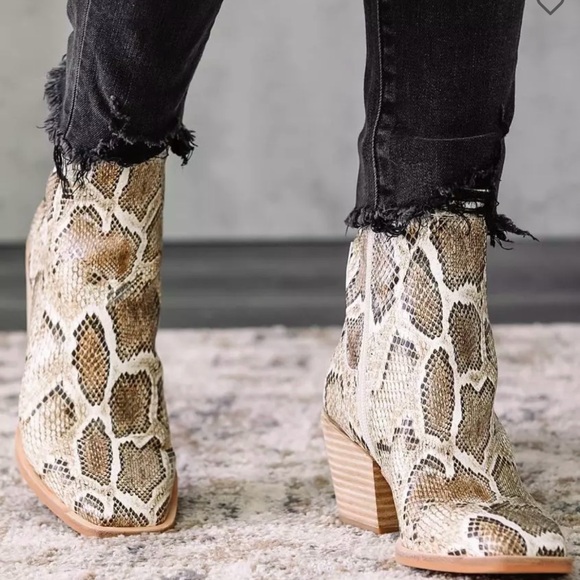 Flying monkey‎ Jean - Picture 4 of 7